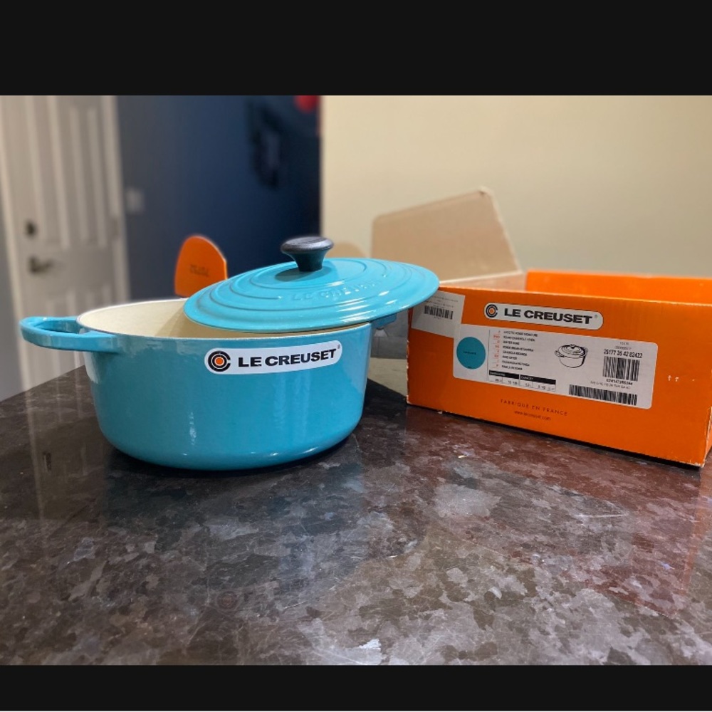 Le Creuset Signature Round Dutch Oven